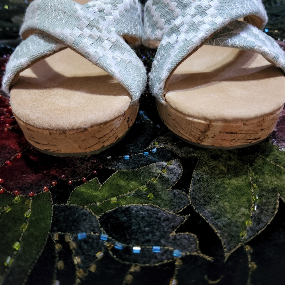 EUC Toms Heels - Picture 2 of 6